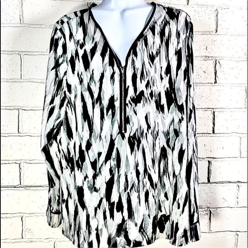 Calvin Klein Black and White Graphic Long Sleeve Blouse